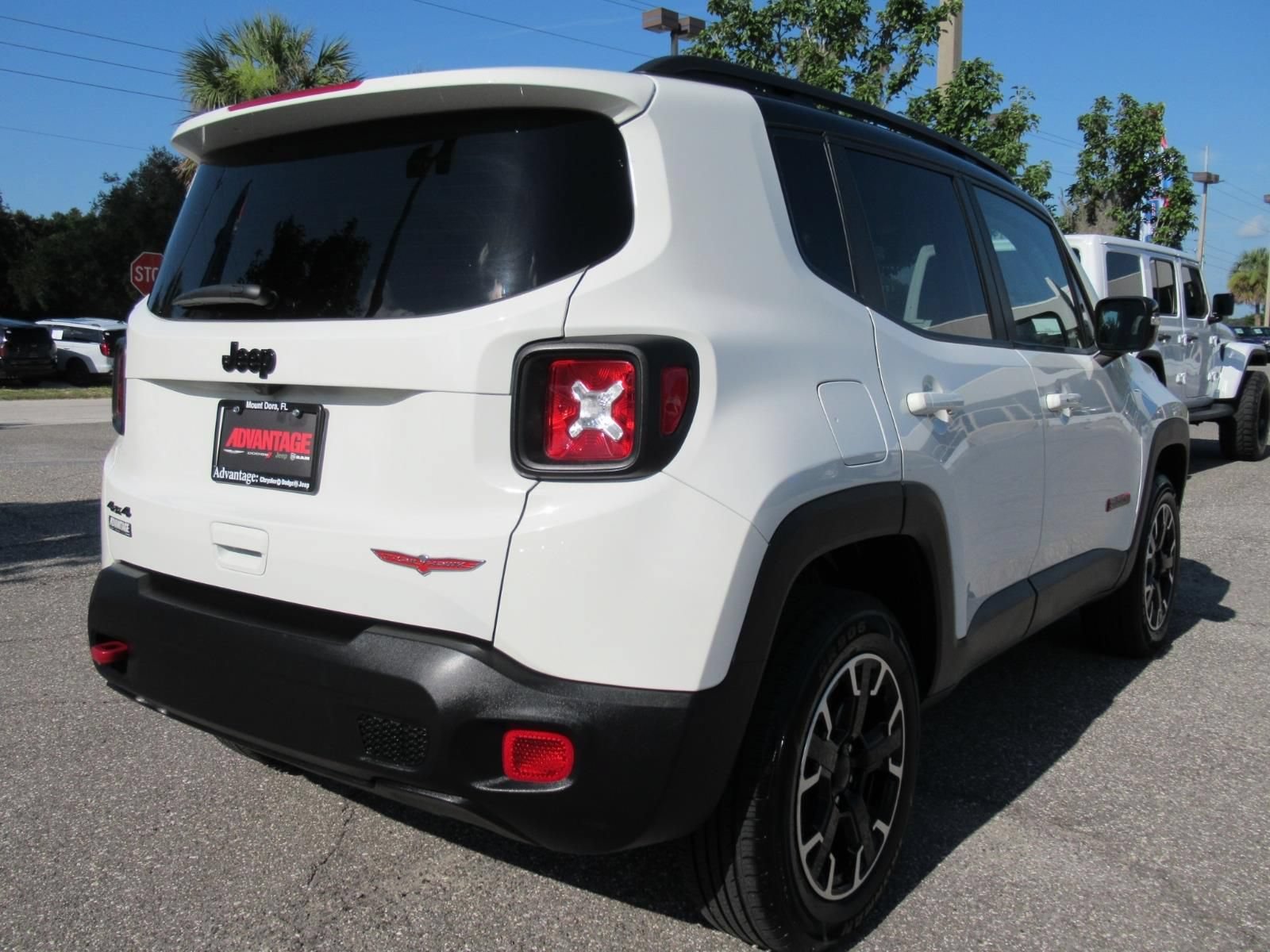 Certified 2023 Jeep Renegade Trailhawk AWD/4WD image 7