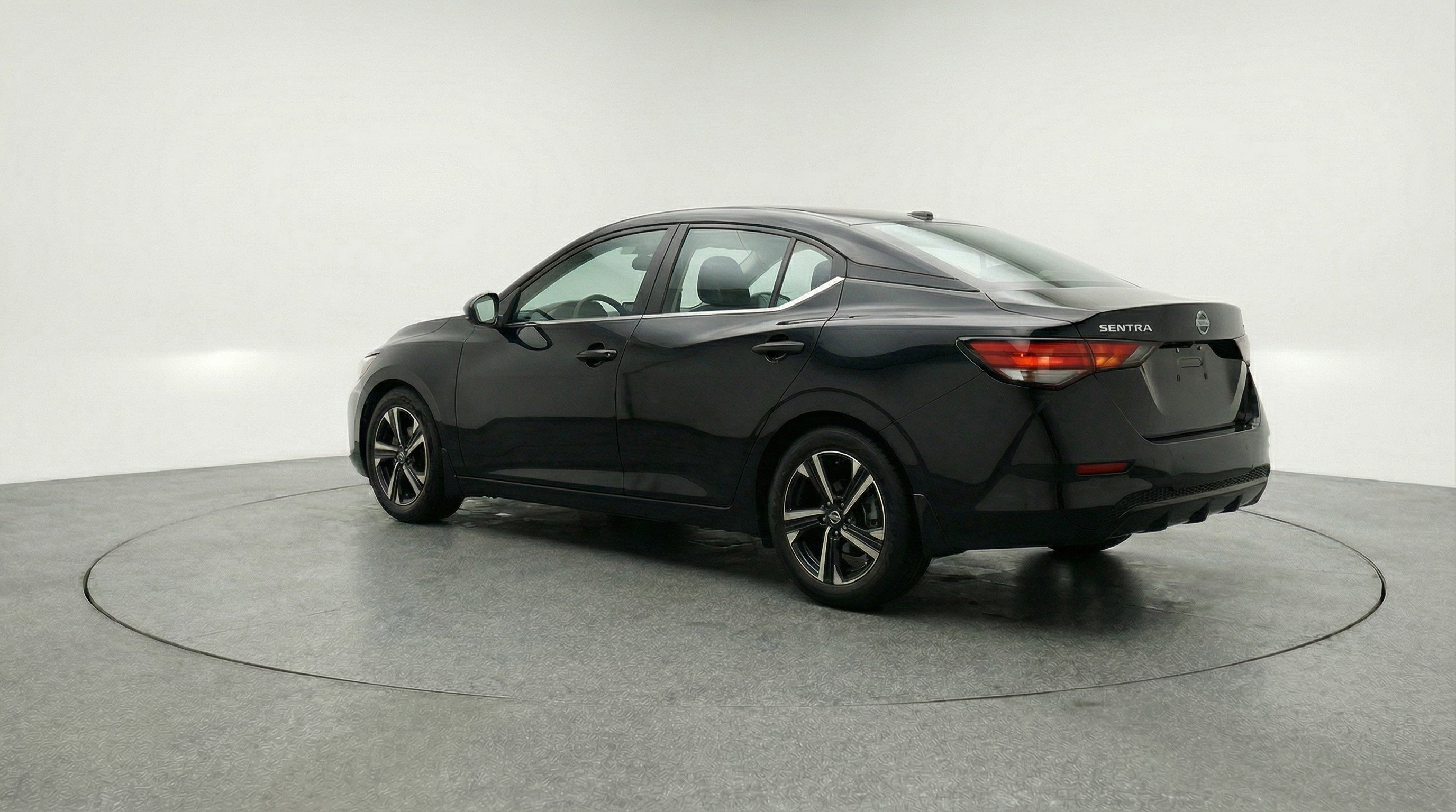Used 2025 Nissan Sentra SV image 6