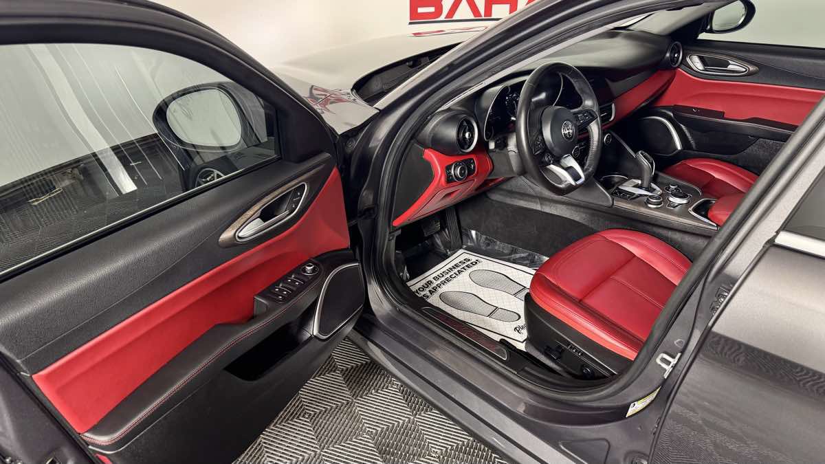 Used 2020 Alfa Romeo Giulia Ti w/ Active Blind Spot Package RWD image 12