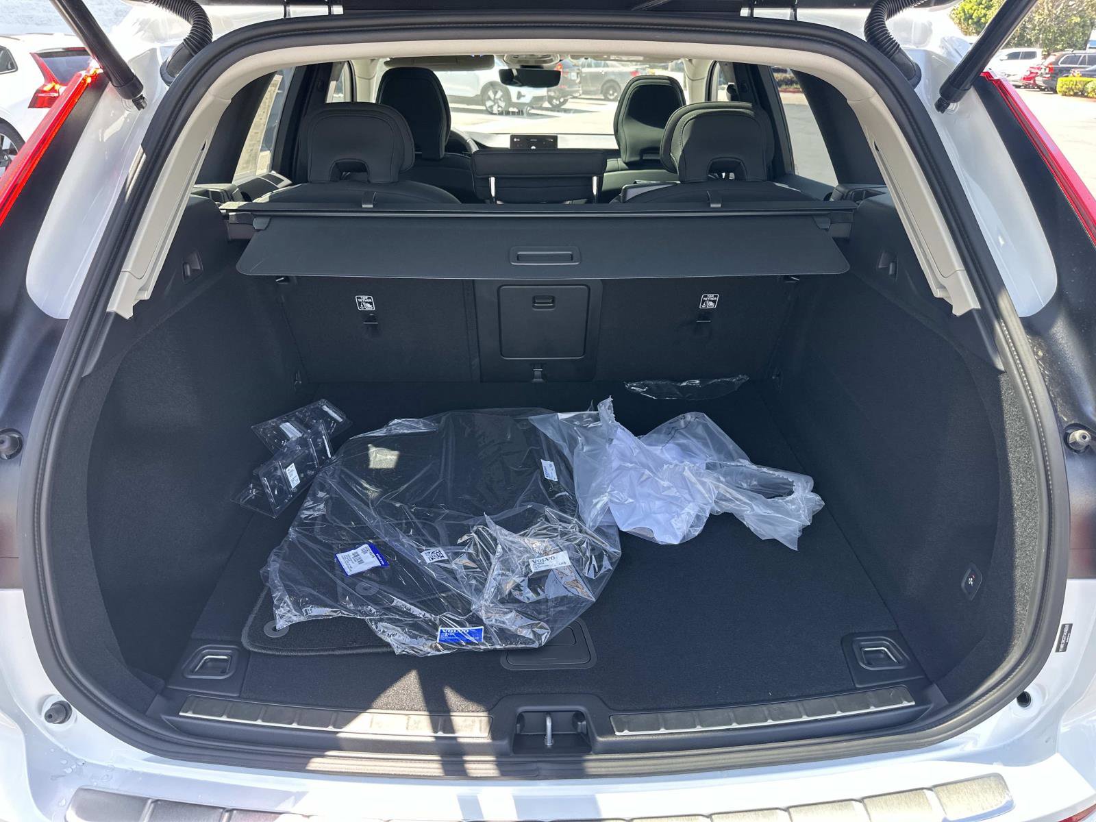 New 2026 Volvo XC60 B5 Plus w/ Climate Package AWD/4WD image 18