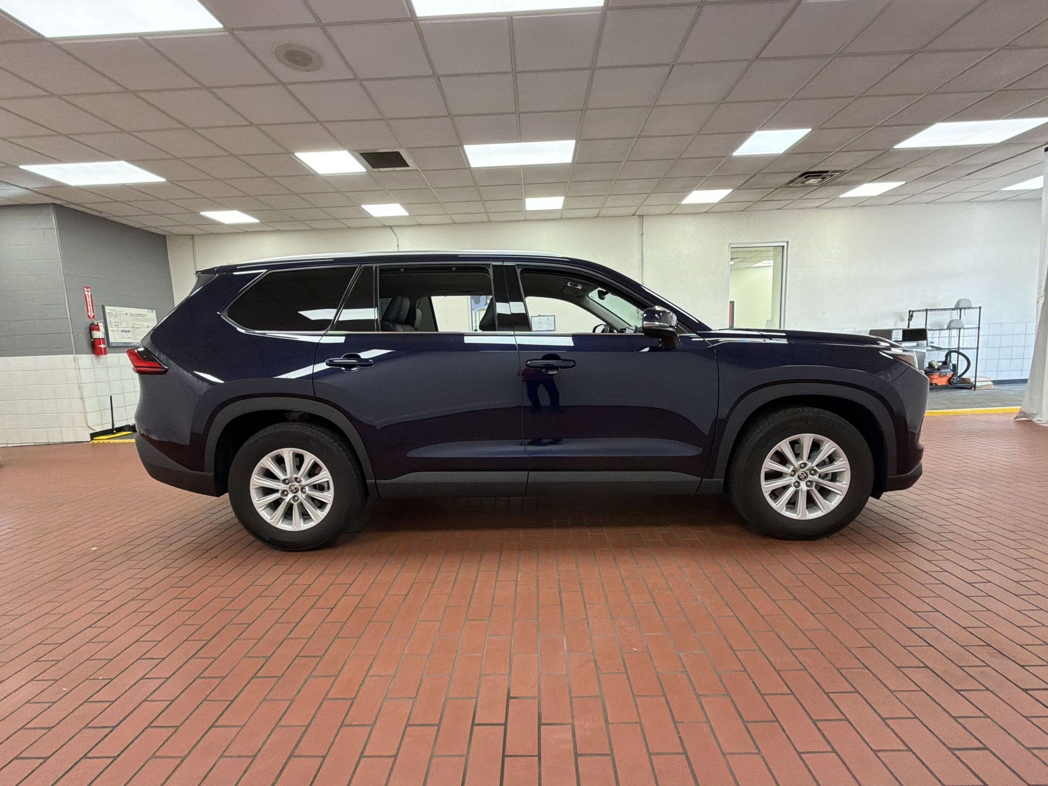 Used 2024 Toyota Grand Highlander Limited image 7