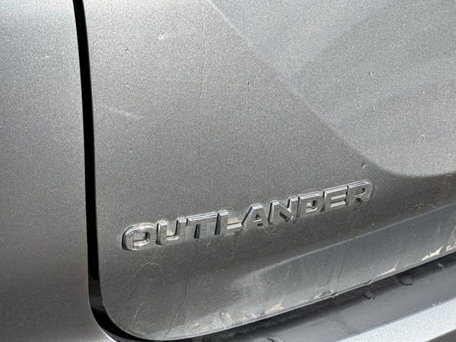 Used 2023 Mitsubishi Outlander SE image 30