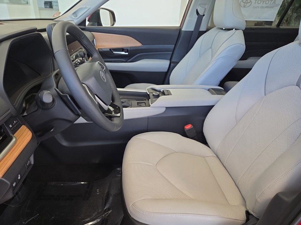 New 2025 Toyota Grand Highlander AWD image 12