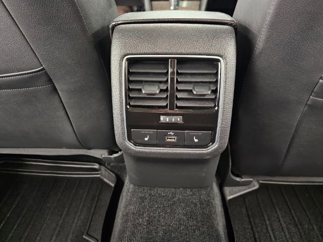 Used 2016 Volkswagen Passat 3.6 SEL Premium image 35