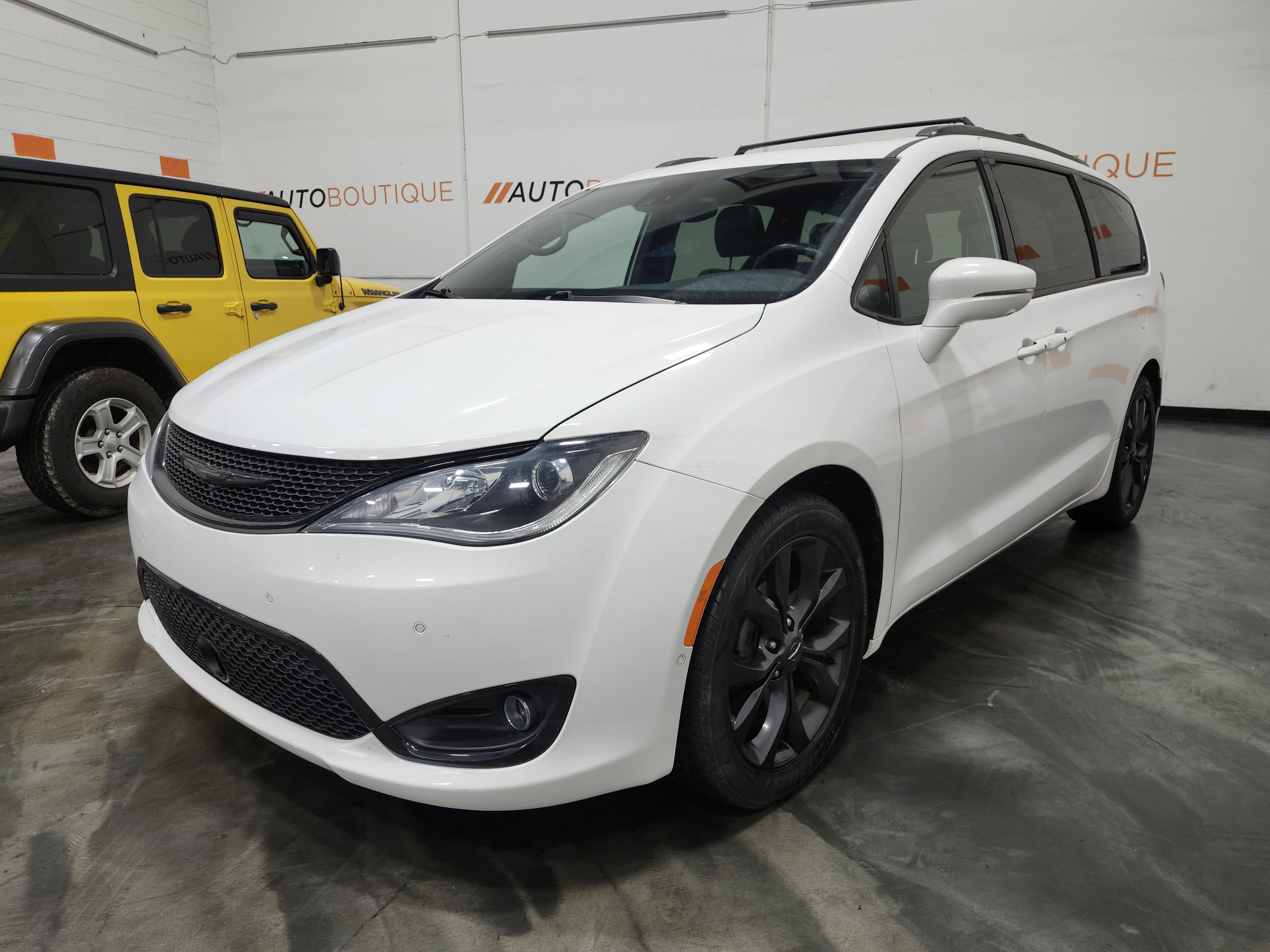 Used 2019 Chrysler Pacifica Limited w/ Advanced Safetytec Group image 12