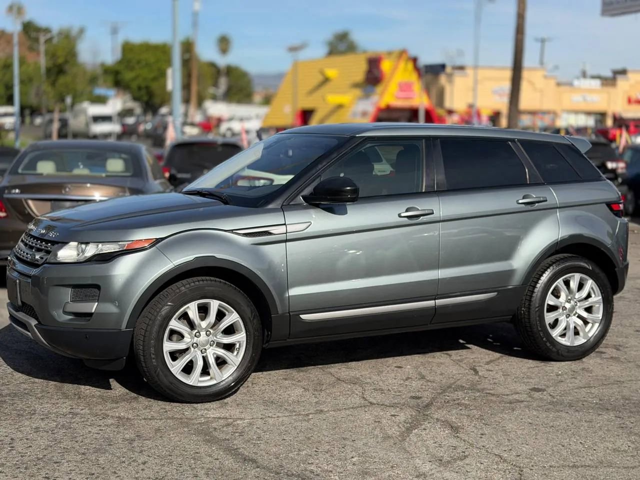 Used 2015 Land Rover Range Rover Evoque Pure image 6