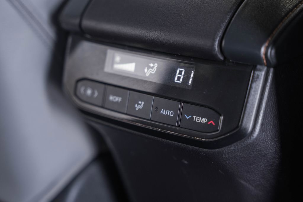 Used 2023 Toyota Highlander Bronze Edition image 35