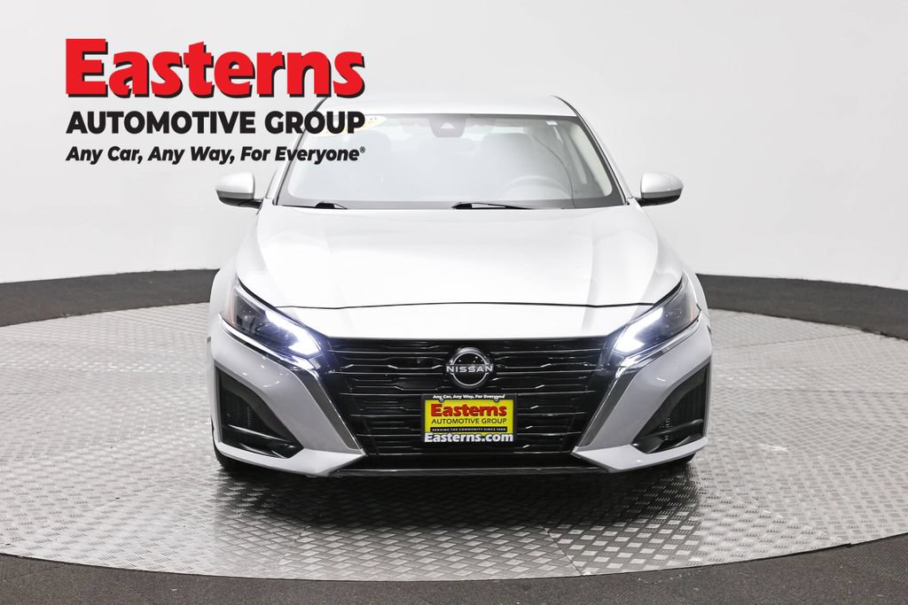 Used 2023 Nissan Altima 2.5 S FWD image 2