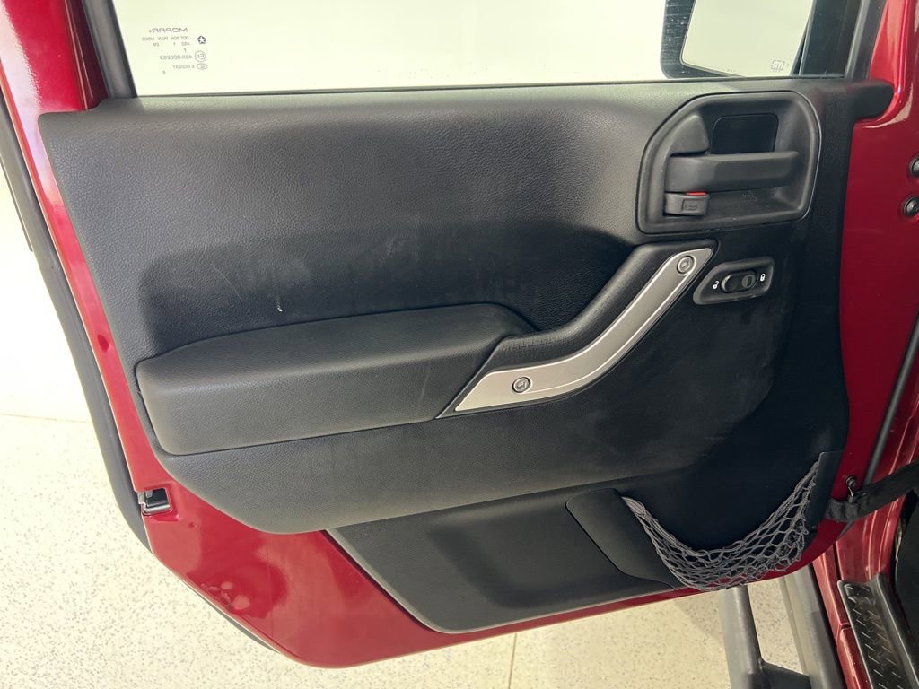 Used 2012 Jeep Wrangler Unlimited Rubicon w/ Connectivity Group image 16