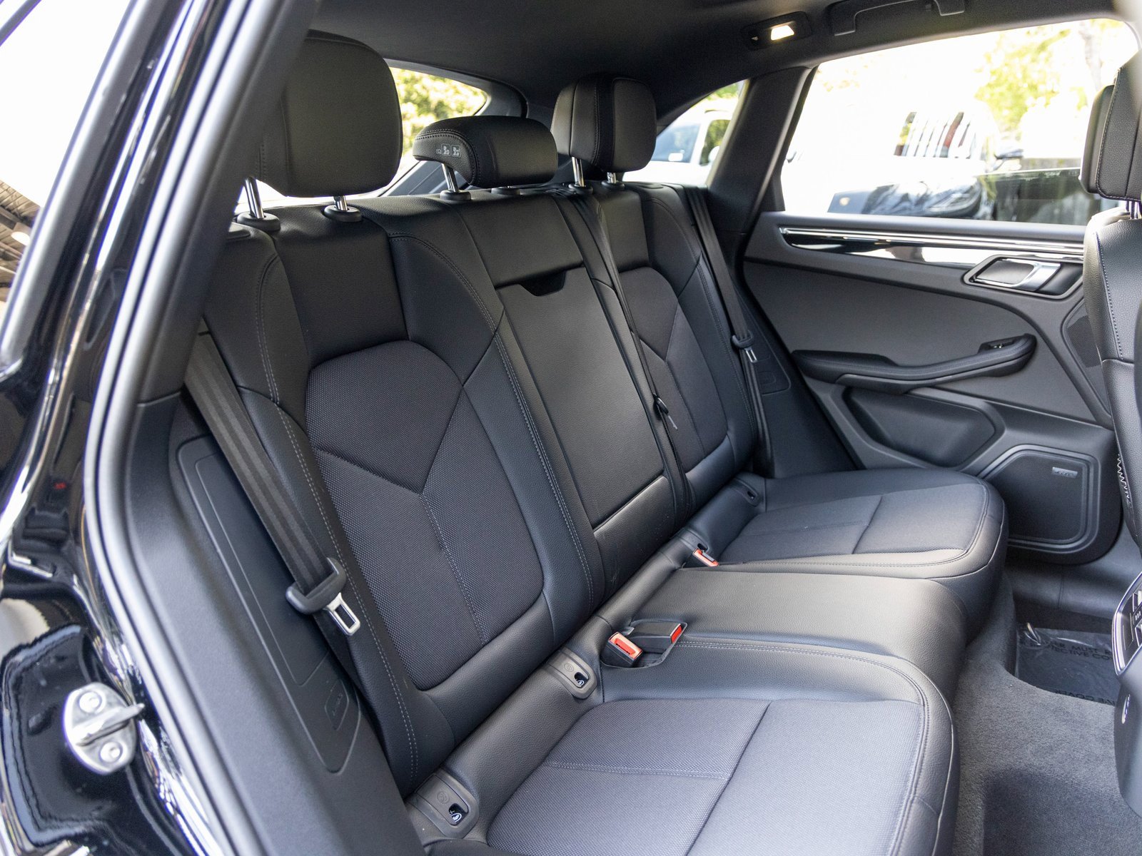 Certified 2025 Porsche Macan image 50