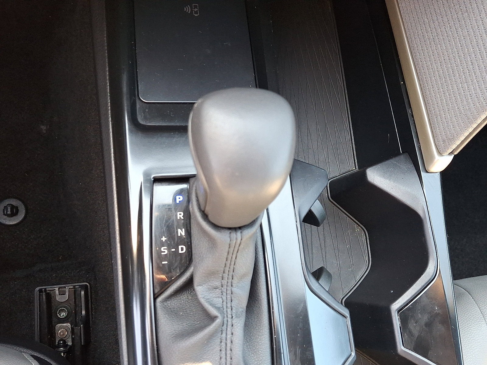 Used 2025 Toyota Camry SE image 14