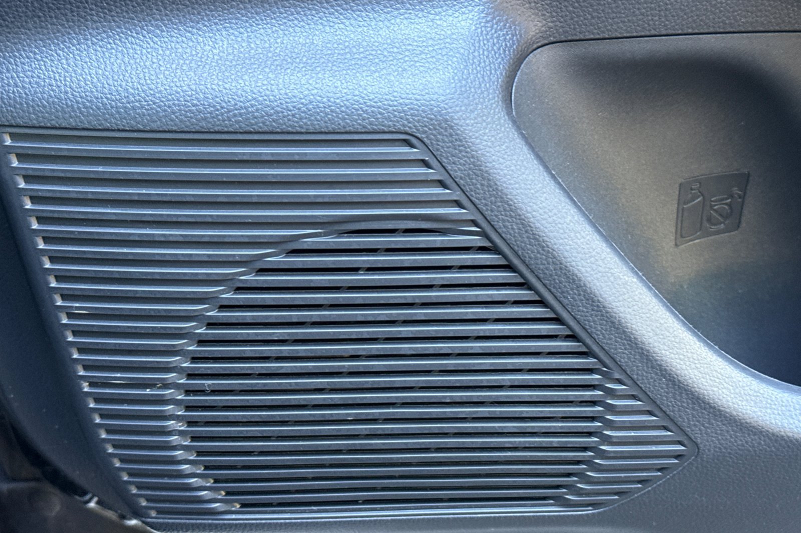 Used 2025 Toyota Prius LE FWD image 21