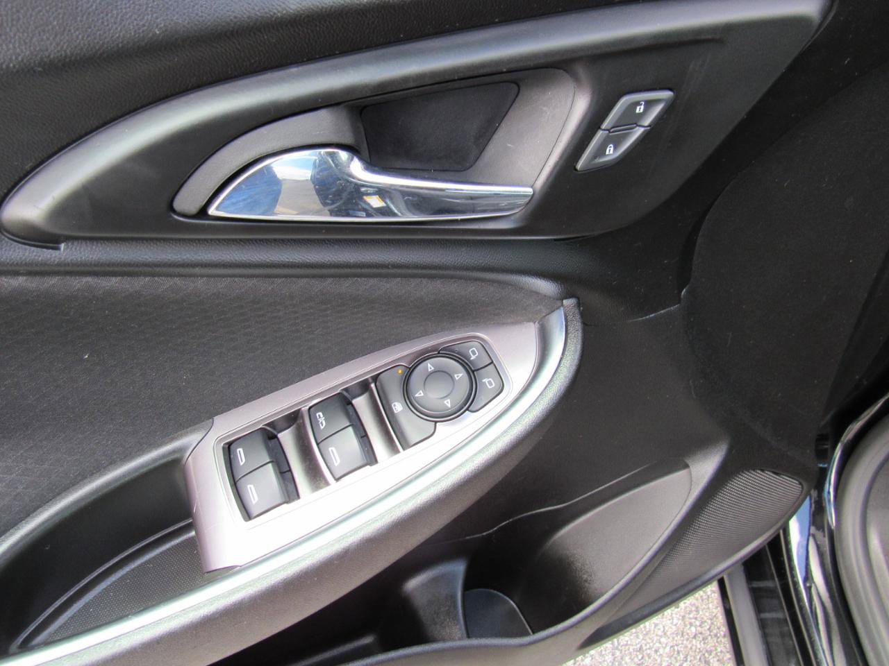 Used 2022 Chevrolet Malibu LT FWD image 13