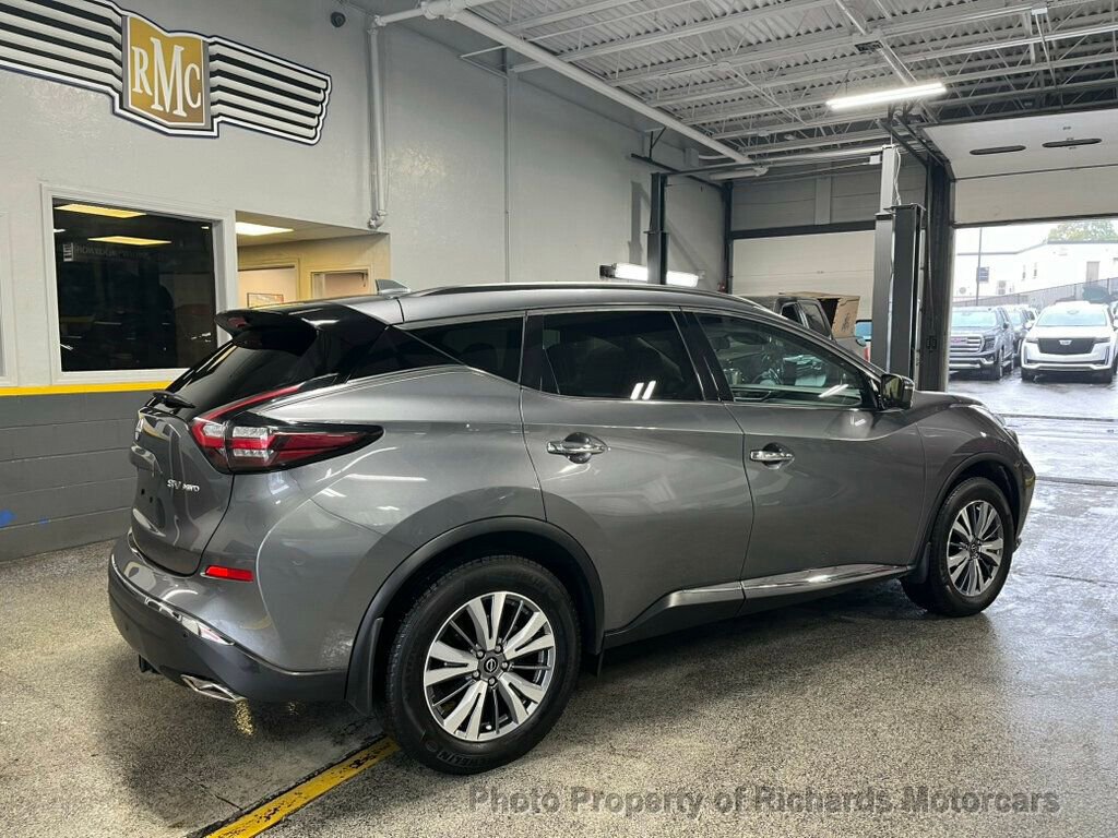 Used 2023 Nissan Murano SV image 2