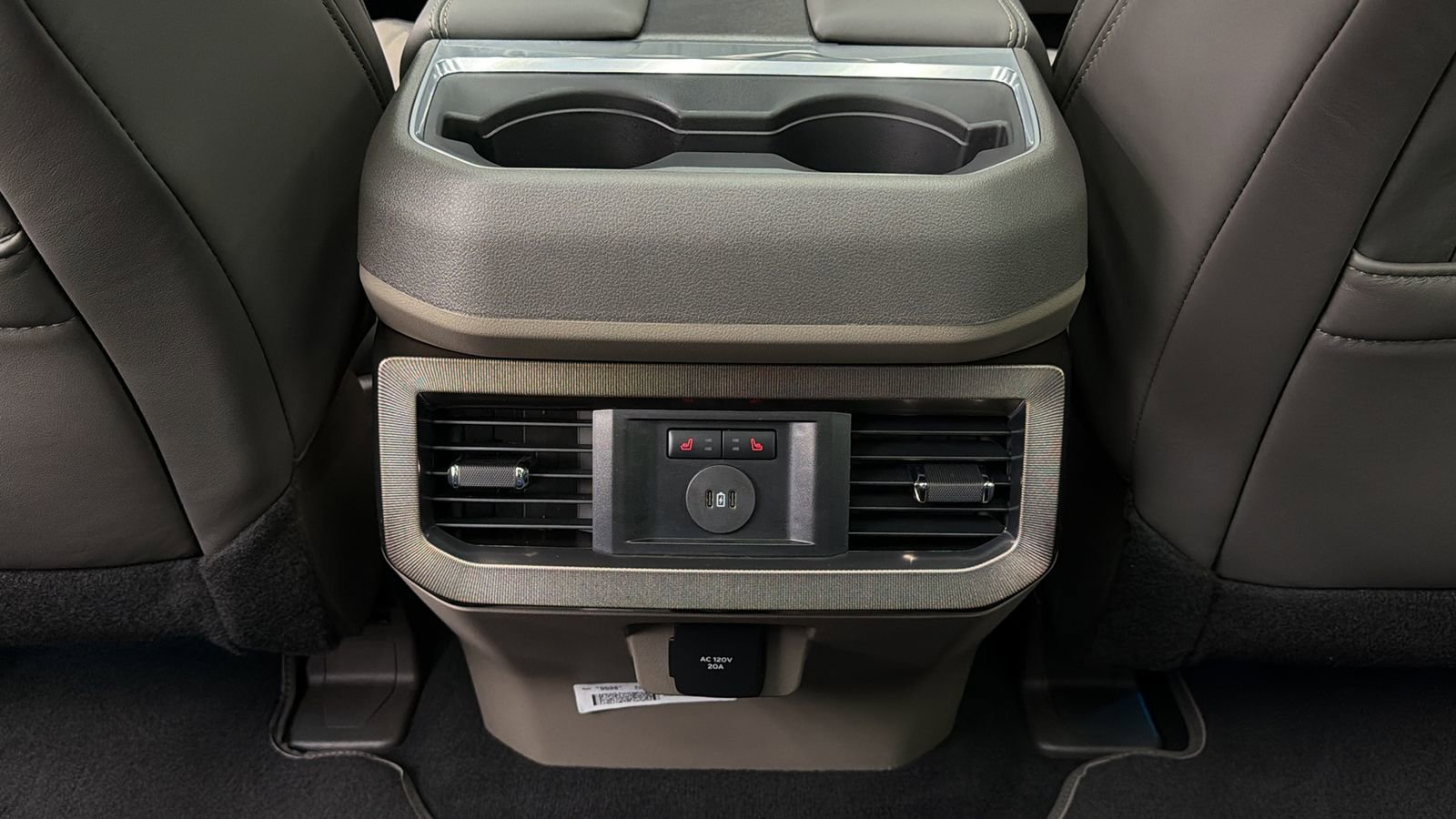 Used 2026 Ford F450 Platinum w/ Platinum Plus Package image 40