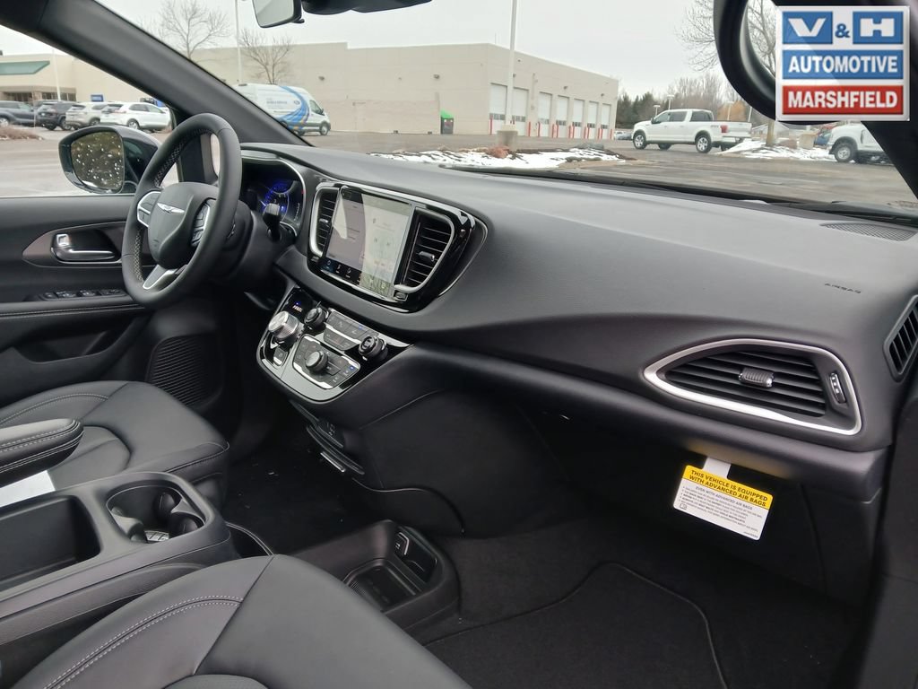 New 2026 Chrysler Voyager LX FWD image 36