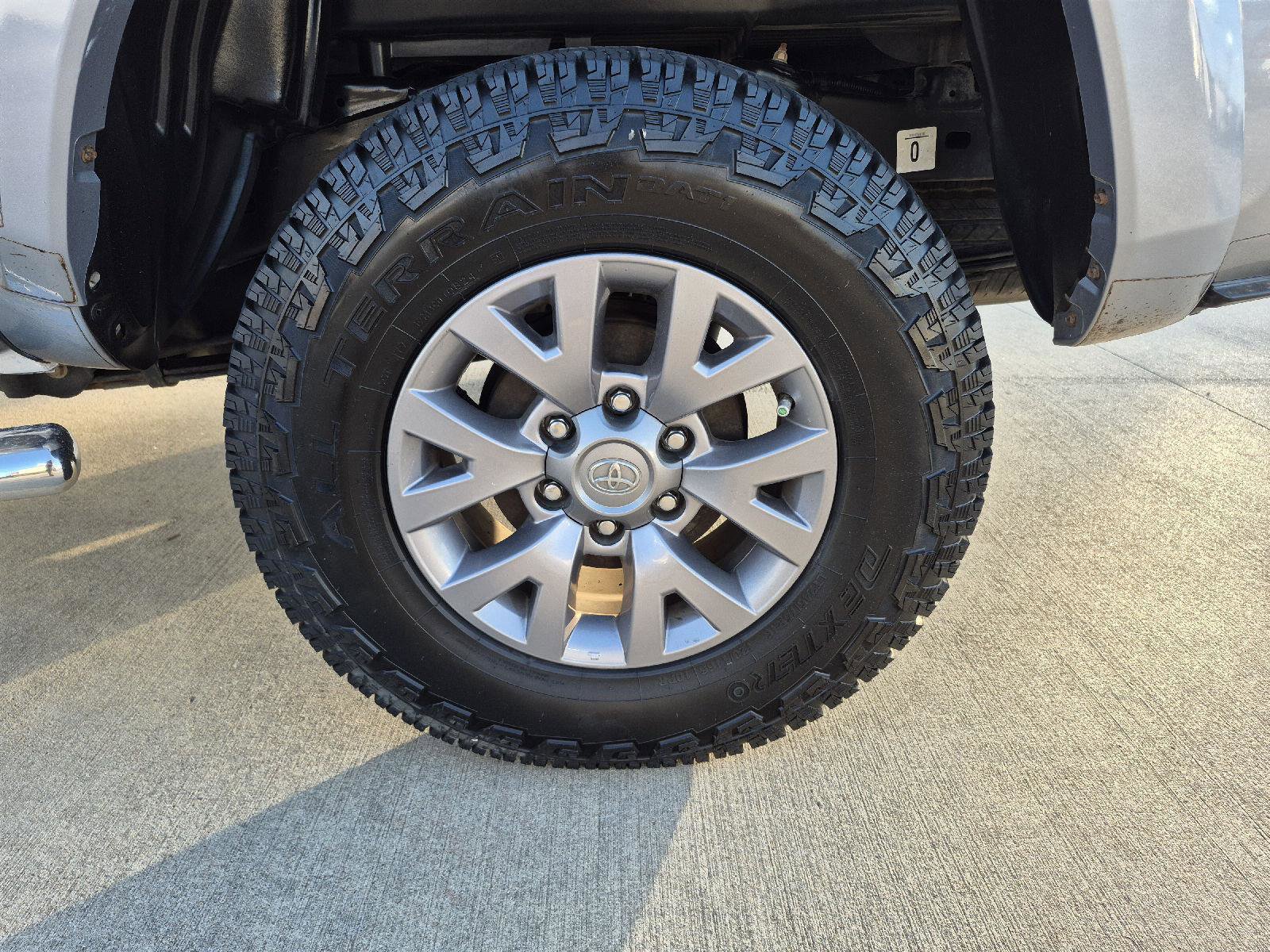 Used 2019 Toyota Tacoma SR5 RWD image 15