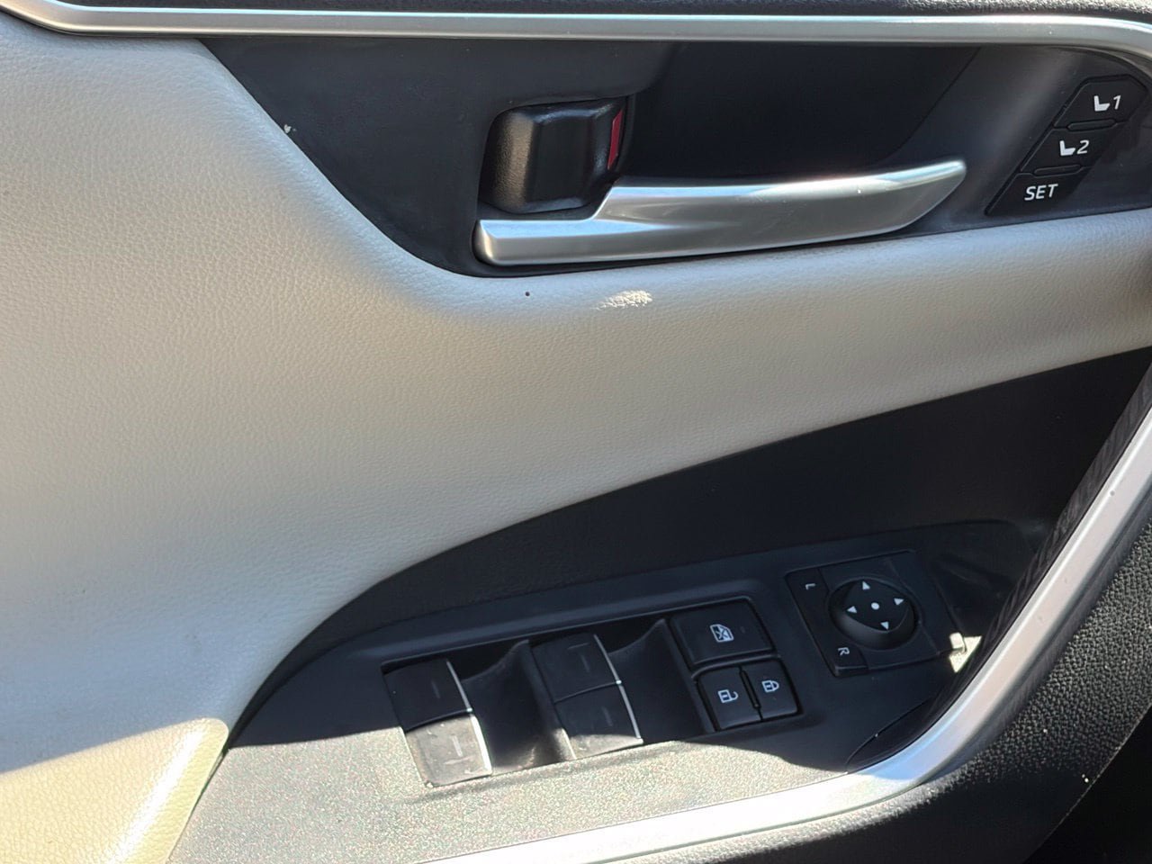 Used 2025 Toyota RAV4 Limited w/ Weather Package AWD/4WD image 6