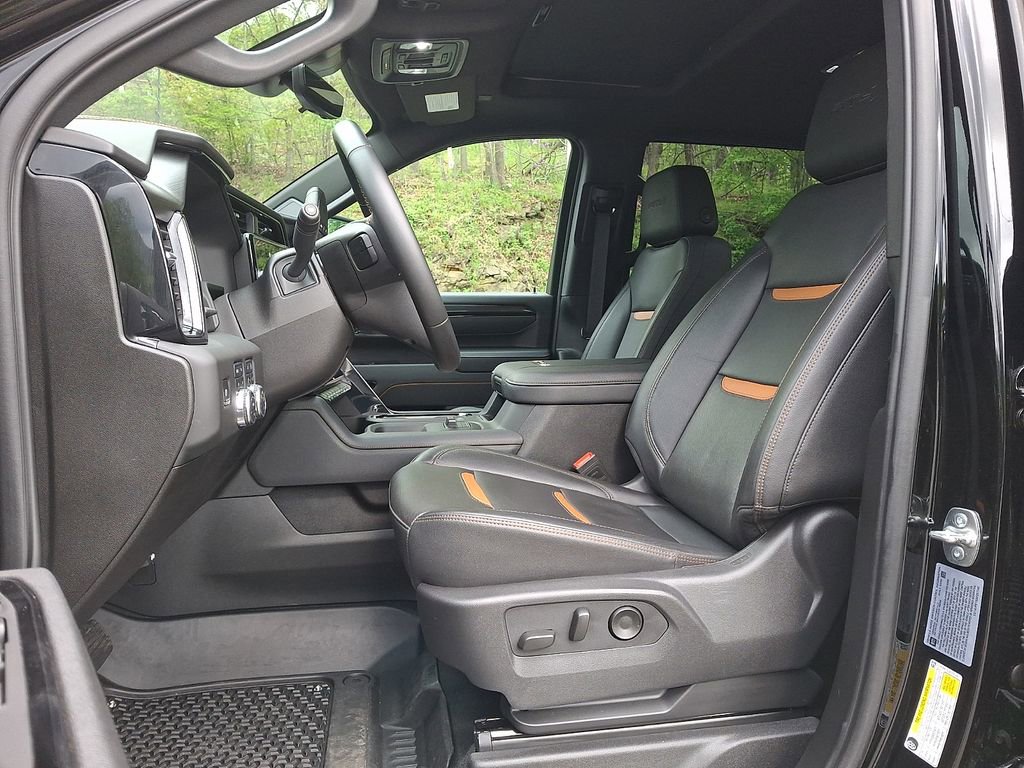 Used 2025 GMC Sierra 2500 AT4 w/ AT4 Premium Plus Package AWD/4WD image 13