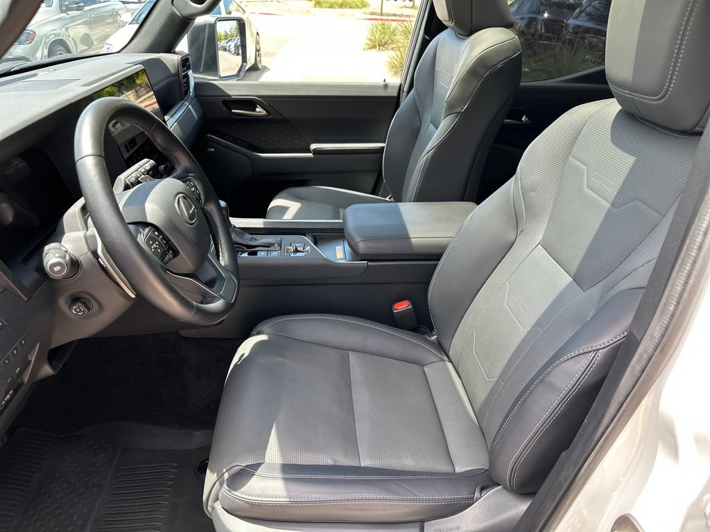 Used 2024 Lexus GX 550 w/ Accessory Package (2T) AWD/4WD image 20