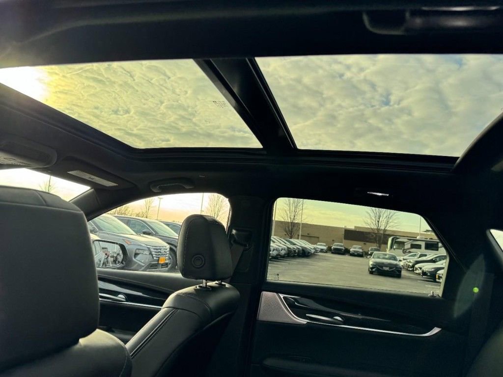 Used 2023 Cadillac XT5 Premium Luxury image 11