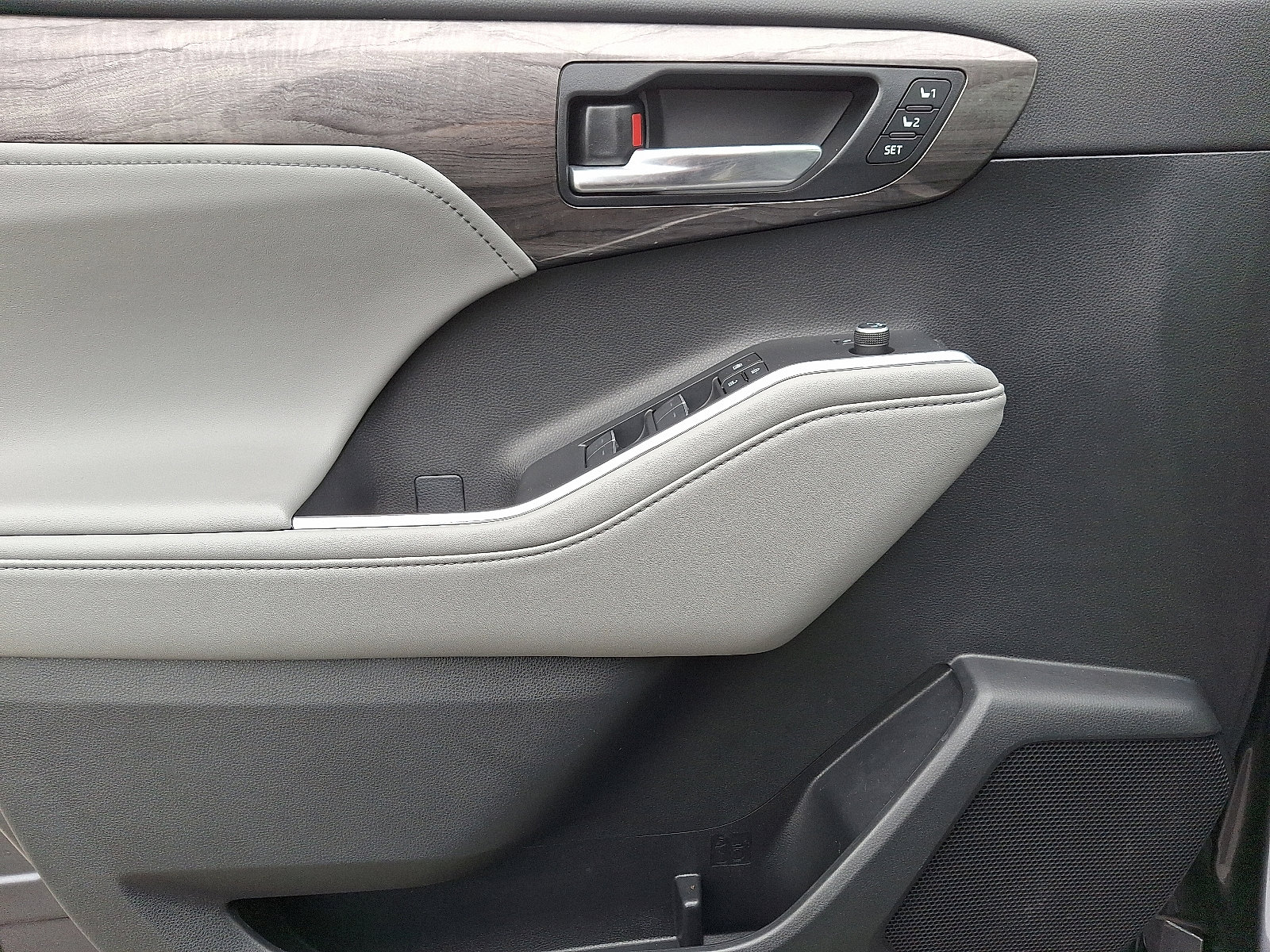 Used 2023 Toyota Highlander Limited image 13