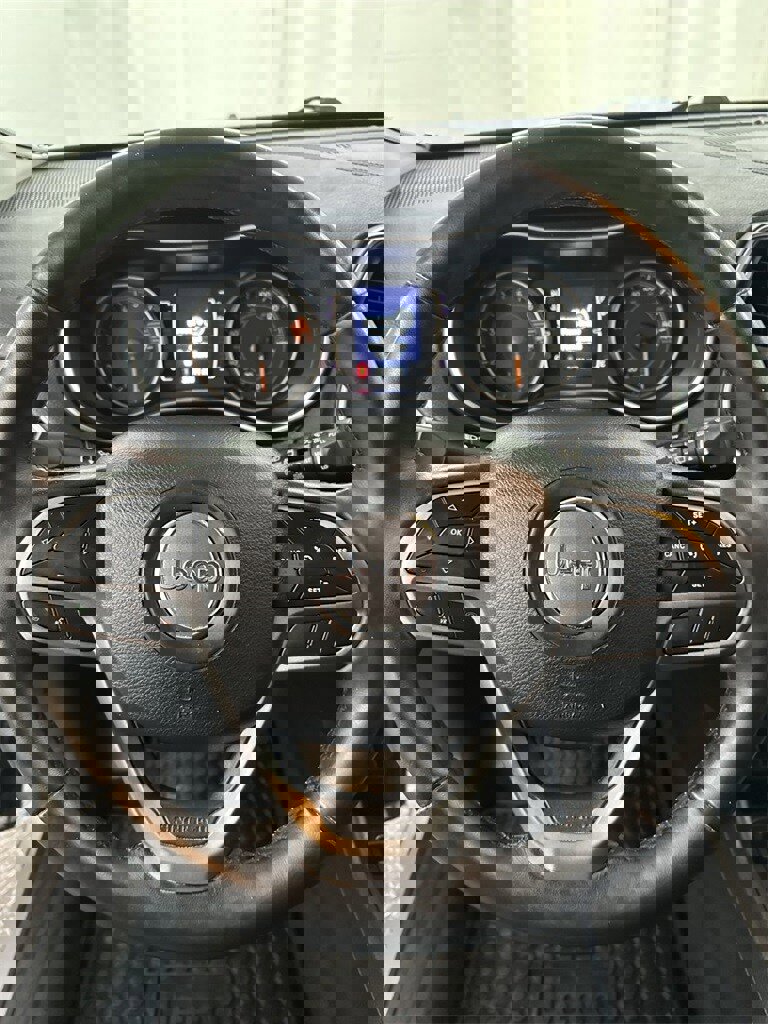 Used 2019 Jeep Cherokee Latitude Plus w/ Comfort/Convenience Group image 15