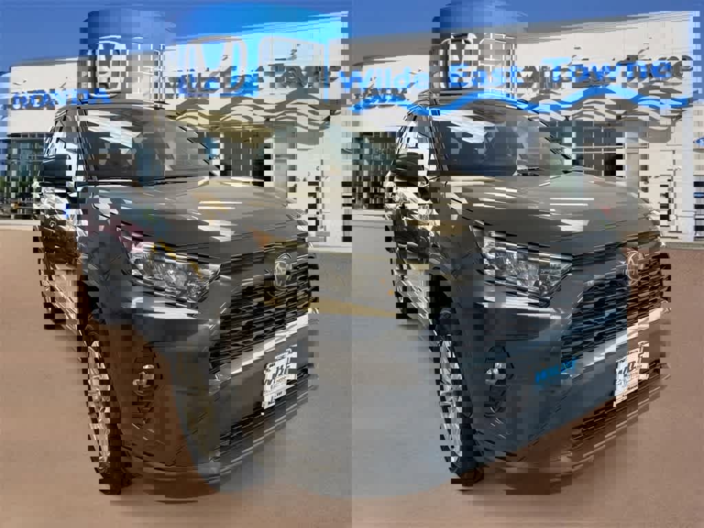 Used 2019 Toyota RAV4 XLE image 2