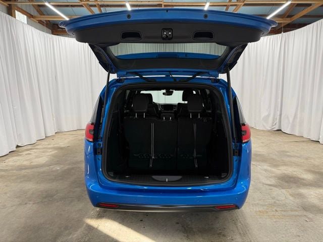 New 2026 Chrysler Pacifica Select w/ S Appearance Package AWD/4WD image 23