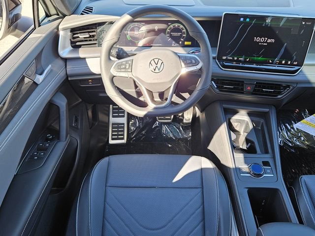 New 2026 Volkswagen Tiguan SE R-Line FWD image 7