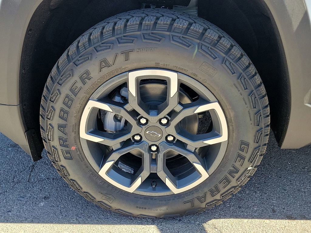 New 2026 Chevrolet Equinox ACTIV w/ LPO, Floor Liner Package FWD image 14