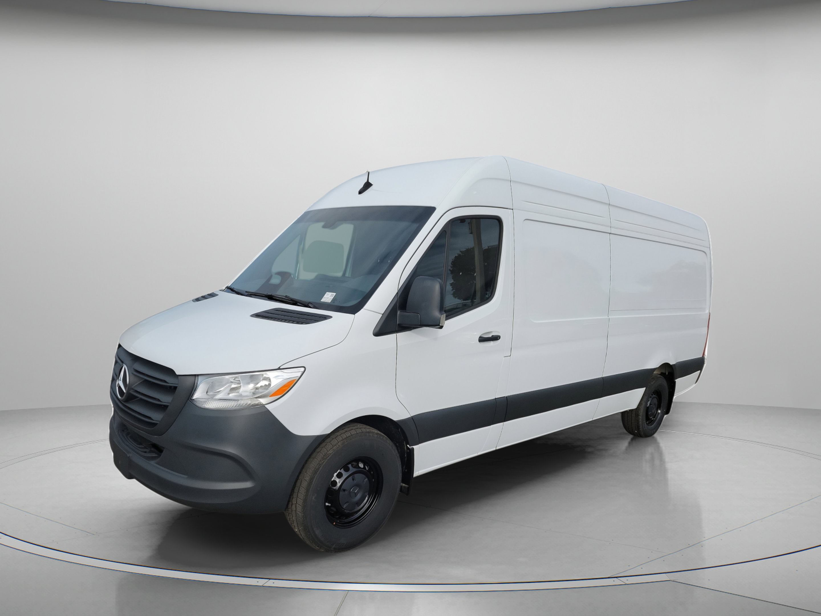 Used 2025 Mercedes-Benz Sprinter 2500 image 2
