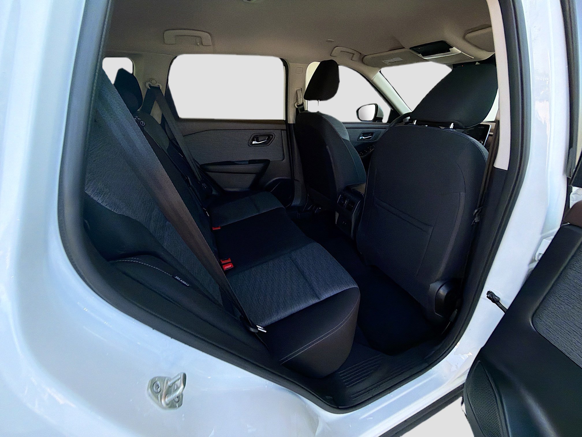 Used 2023 Nissan Rogue SV image 28