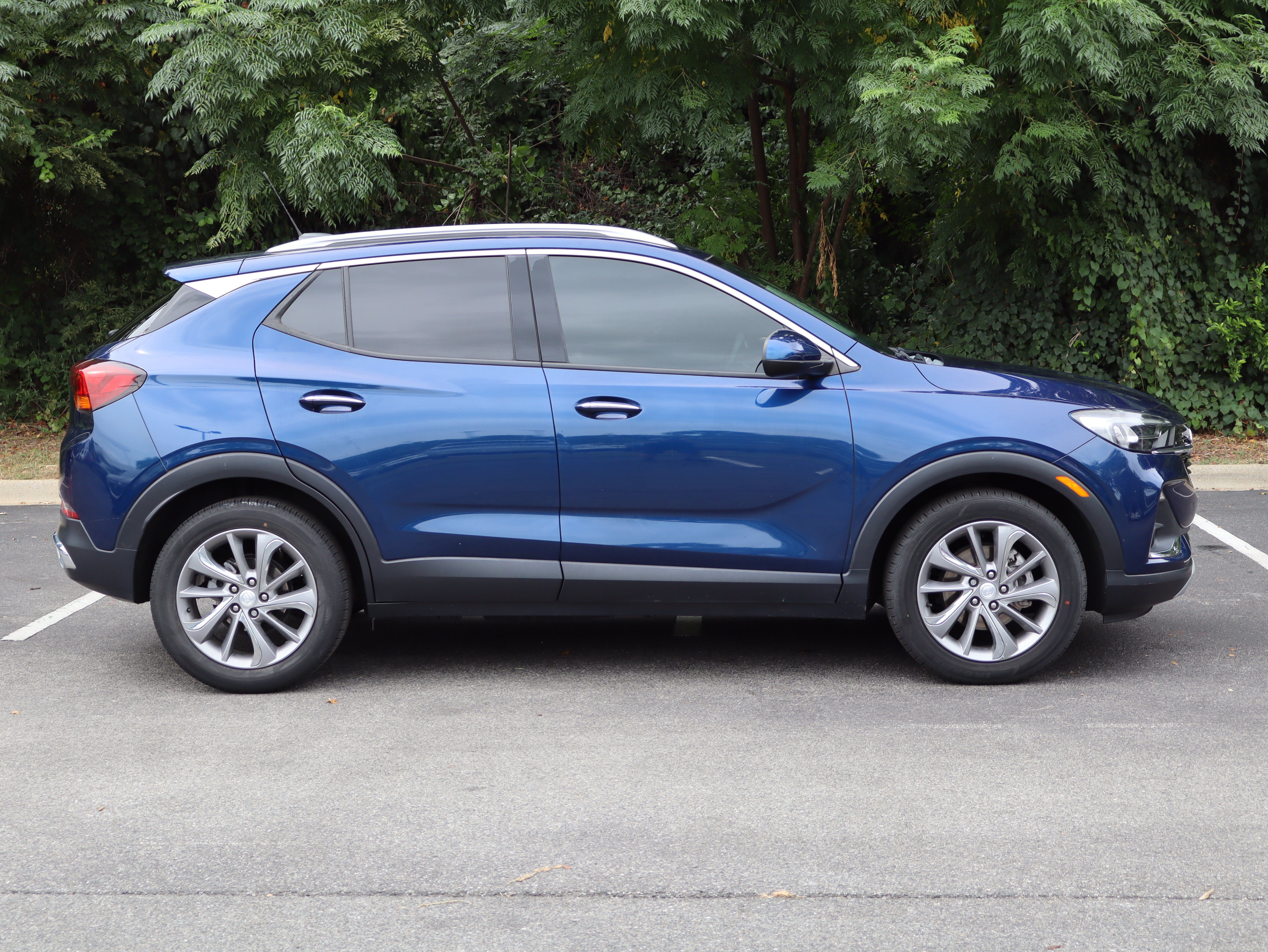 Used 2023 Buick Encore GX Essence w/ Experience Buick Package FWD image 11