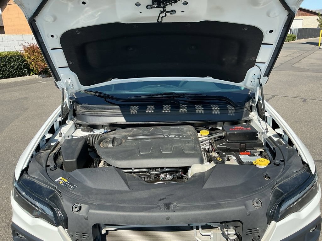 Used 2020 Jeep Cherokee Trailhawk AWD/4WD image 39