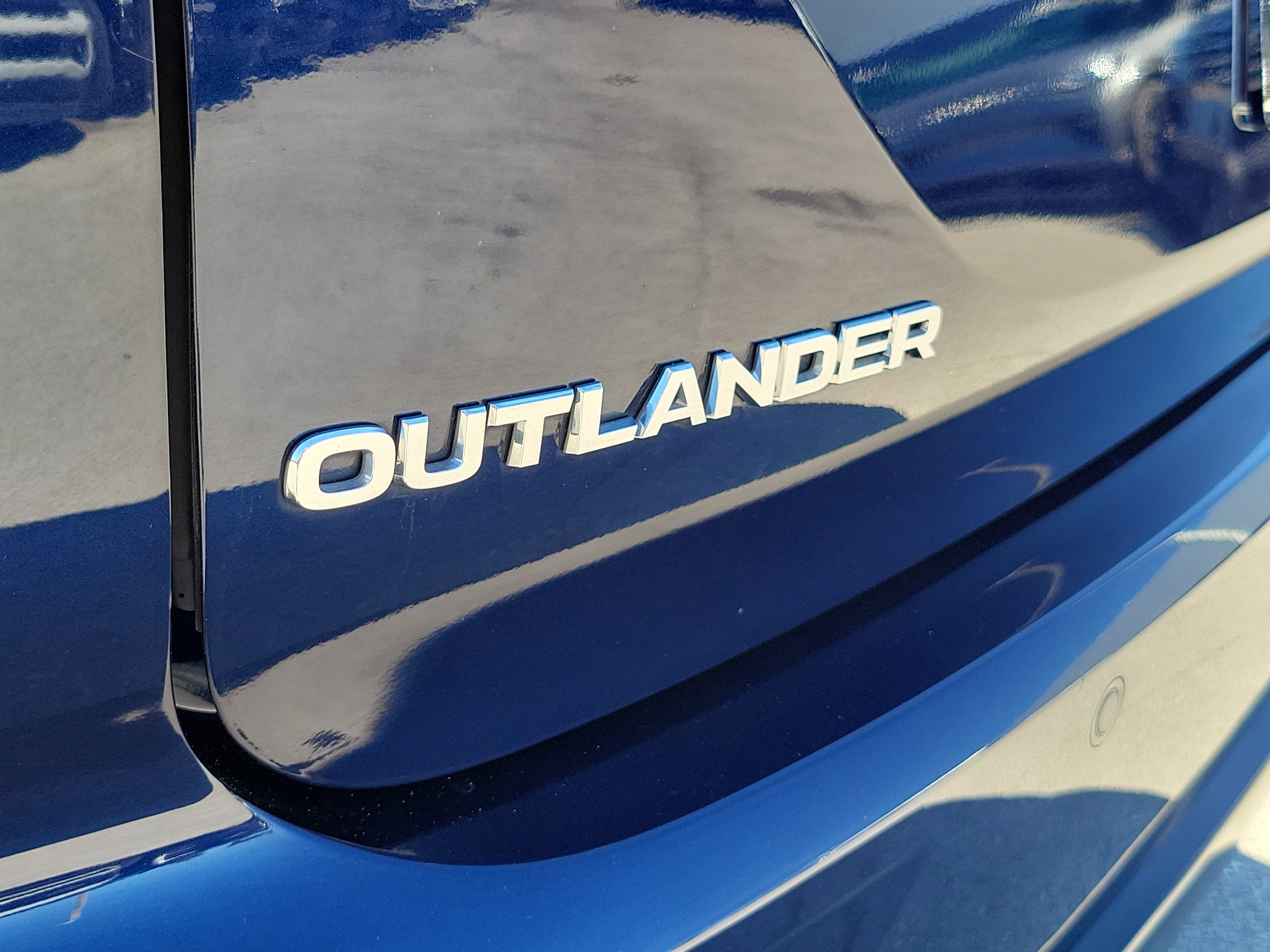 Used 2022 Mitsubishi Outlander SE image 30