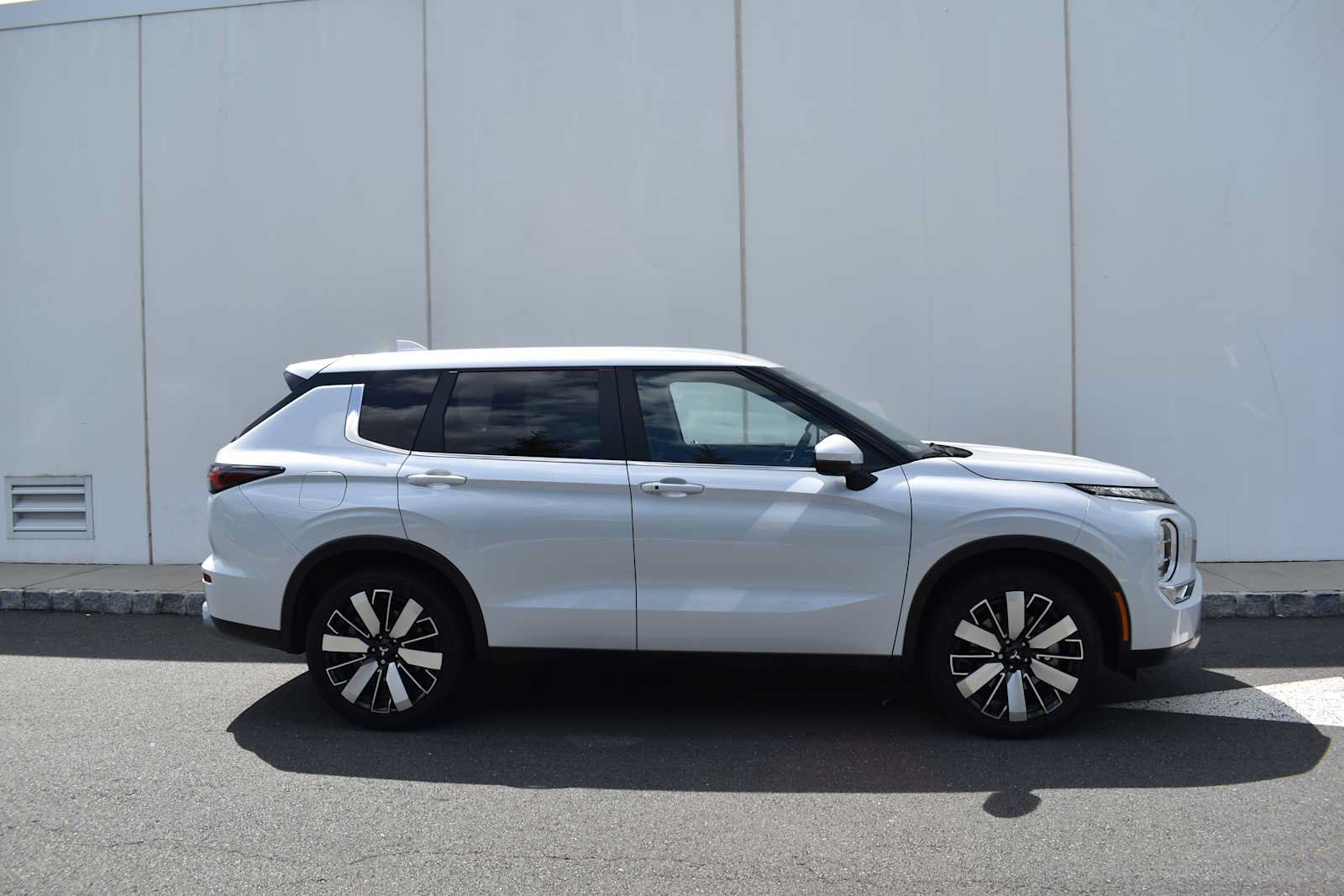 Used 2026 Mitsubishi Outlander SE AWD/4WD image 4