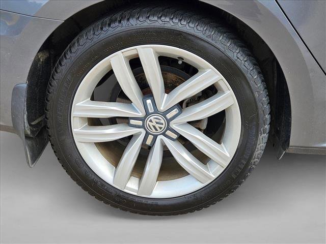 Used 2017 Volkswagen Passat 3.6 SEL Premium FWD image 19