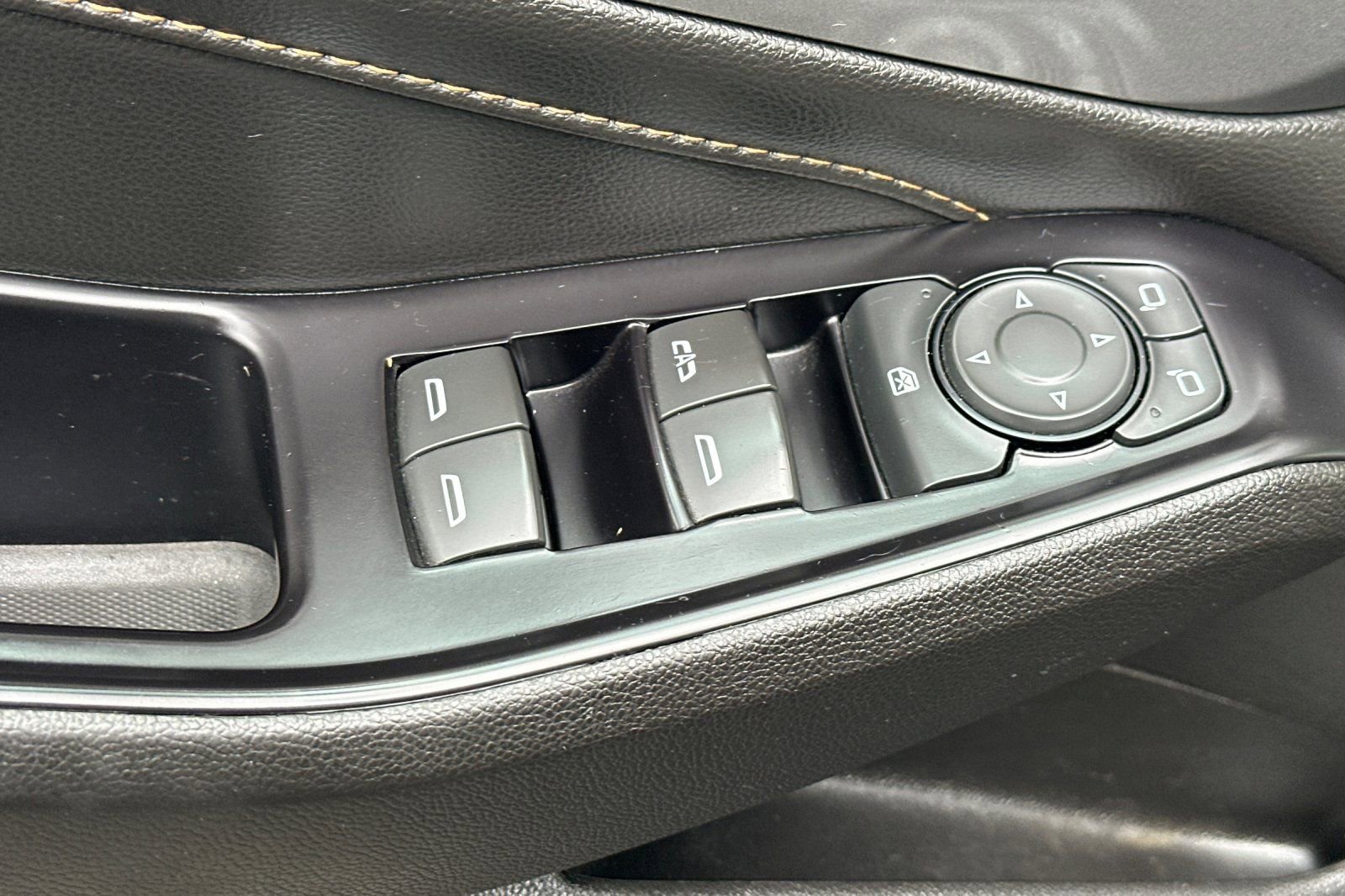 Used 2018 Chevrolet Traverse LT FWD image 12
