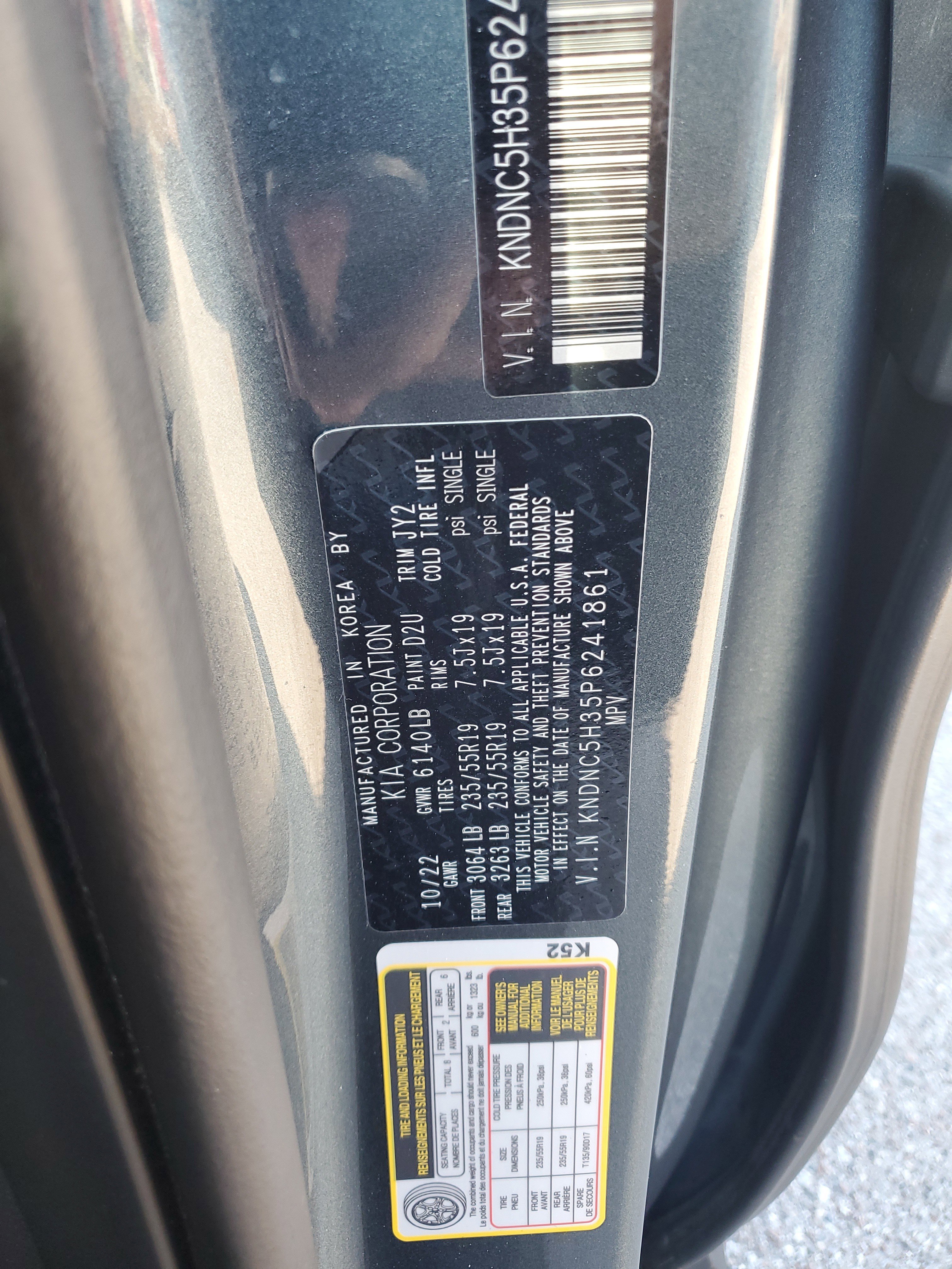 Certified 2023 Kia Carnival EX image 32