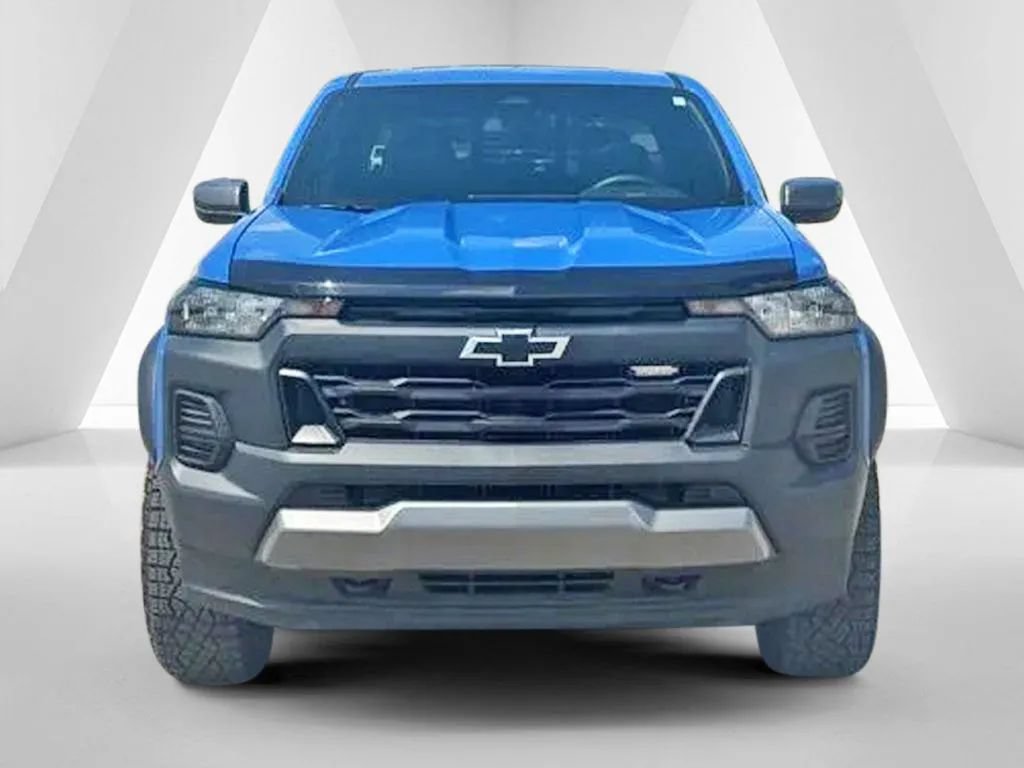 Used 2025 Chevrolet Colorado Trail Boss AWD/4WD image 2