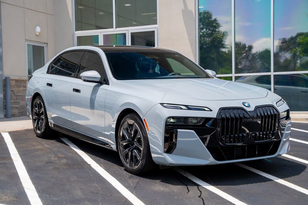 Used 2023 BMW 740i RWD image 6