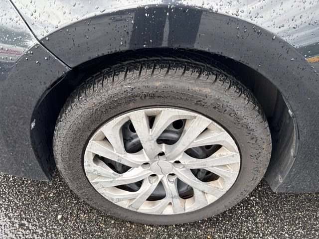 Used 2017 Toyota Corolla LE w/ Carpet Mat Package (TMS) FWD image 10