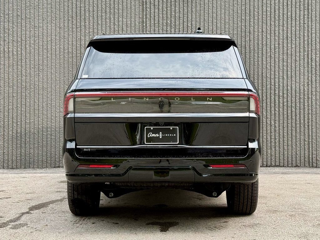 Used 2025 Lincoln Navigator Reserve w/ Jet Appearance Package AWD/4WD image 4