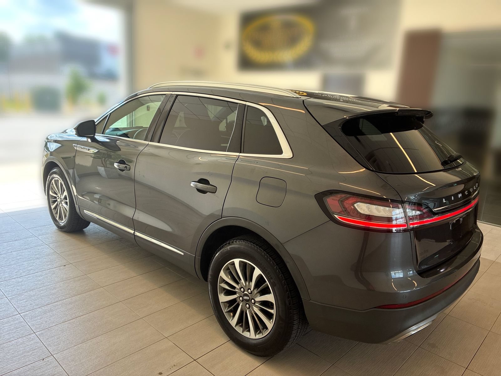 Used 2020 Lincoln Nautilus Premier w/ Equipment Group 101A AWD/4WD image 3