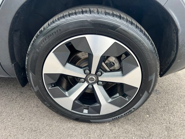 Used 2024 Volvo XC40 B5 Plus AWD/4WD image 36