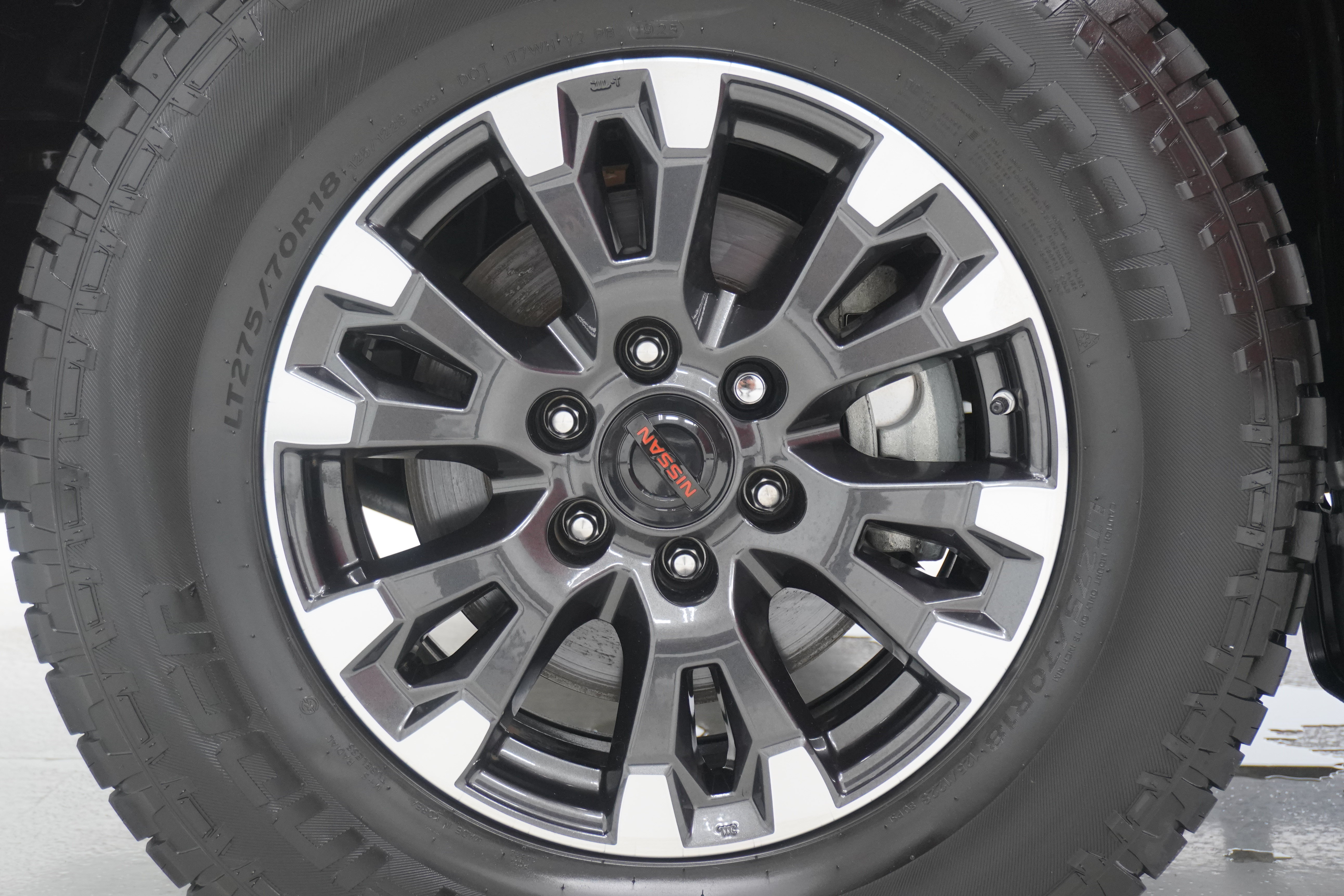 Used 2021 Nissan Titan PRO-4X w/ Pro-4x Convenience Package AWD/4WD image 31