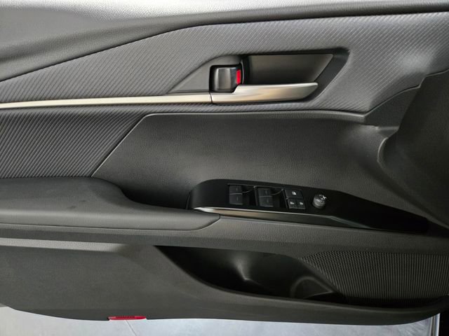 Used 2025 Toyota Camry SE image 28