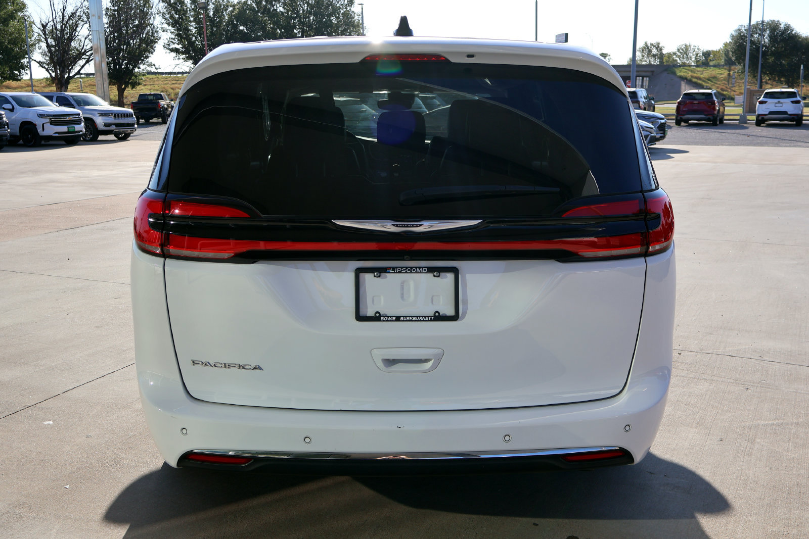 Used 2024 Chrysler Pacifica Touring-L FWD image 7