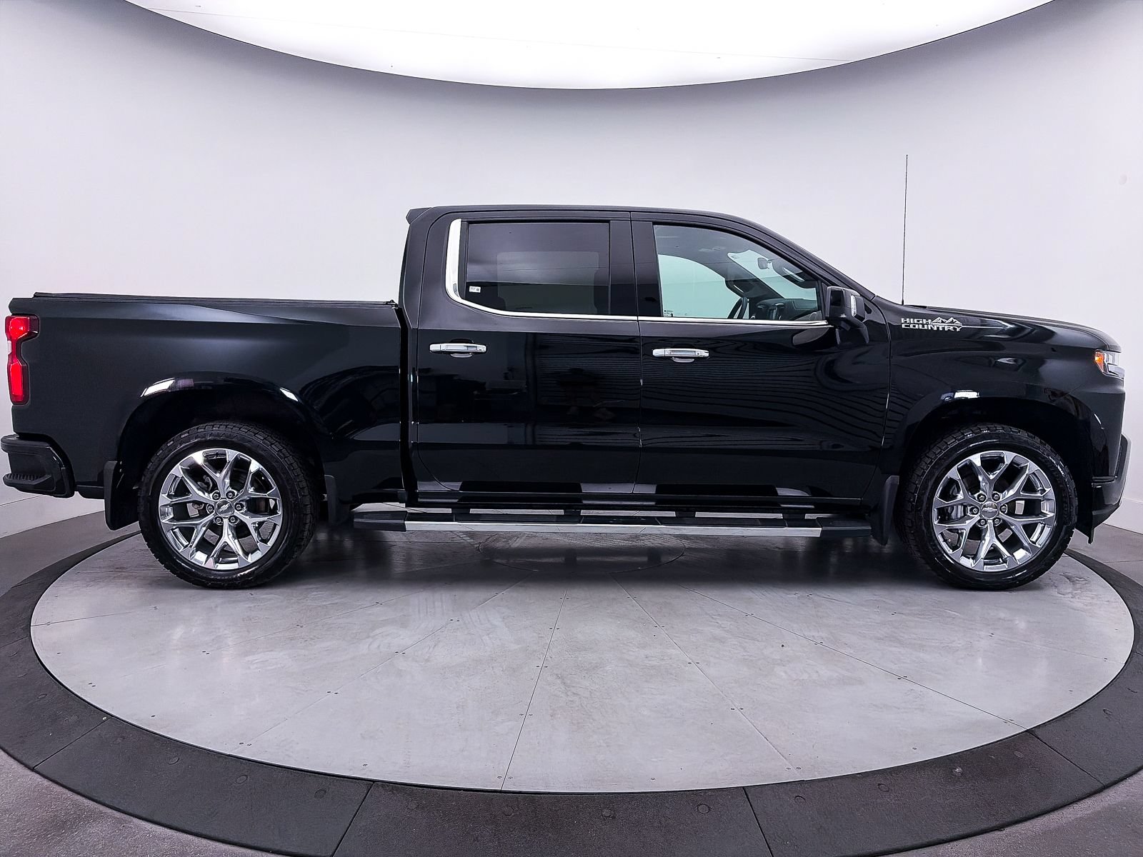 Used 2020 Chevrolet Silverado 1500 High Country w/ Technology Package AWD/4WD image 43